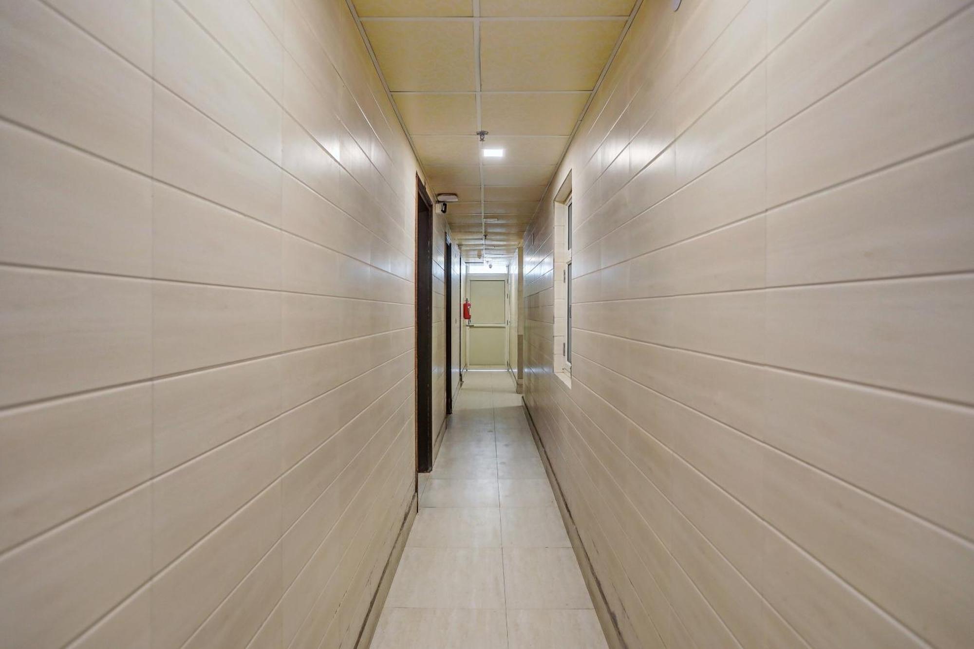 Hotel Collection O Model Town Metro View New Delhi